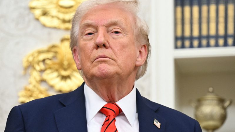 Trump adoucit sa posture envers la Chine et propose son aide dans la crise commerciale États-Unis-Chine