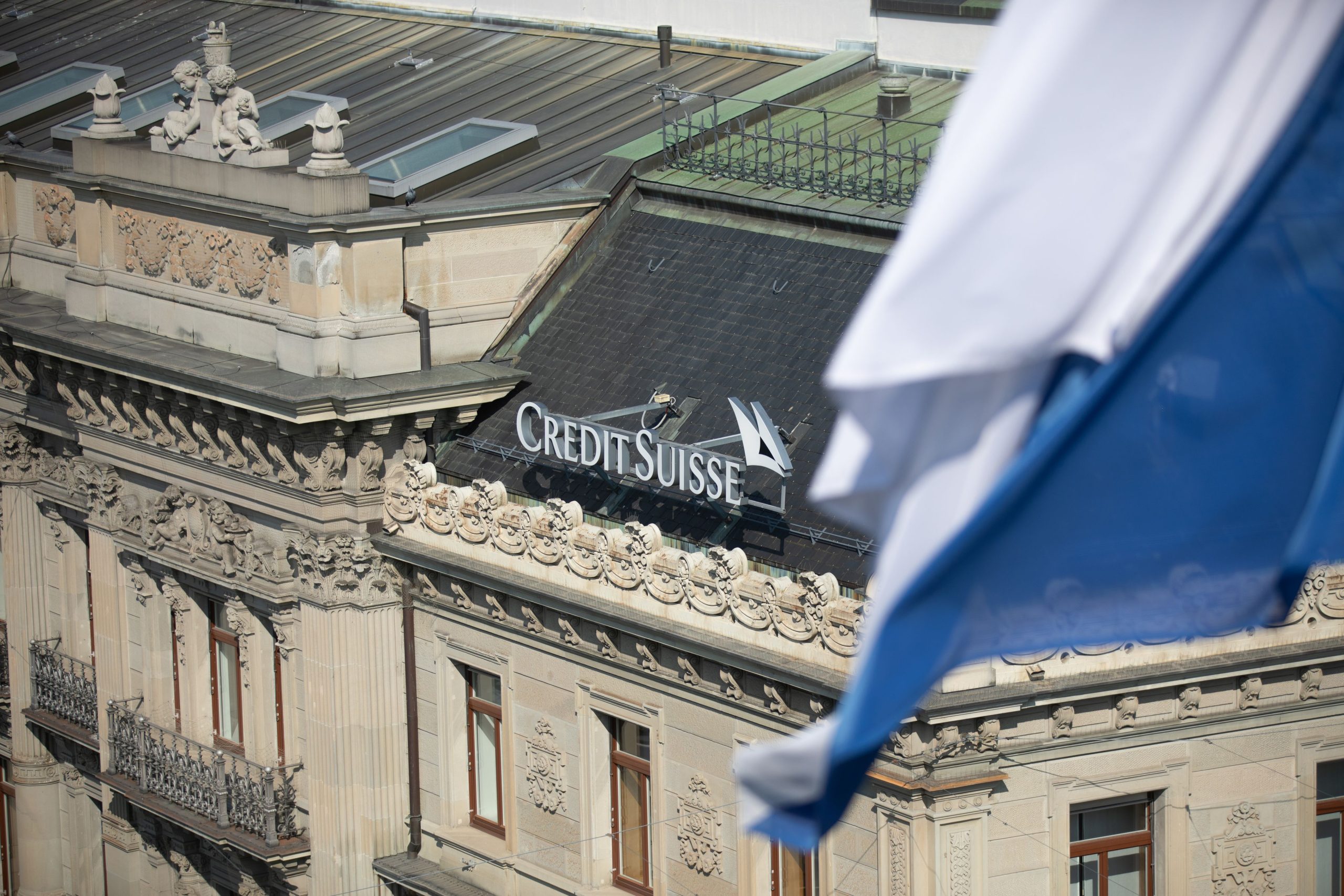 Rachat de Credit Suisse : le TAF annule partiellement l’amortissement AT1 lié au rachat par UBS et remet en cause 16,5 milliards