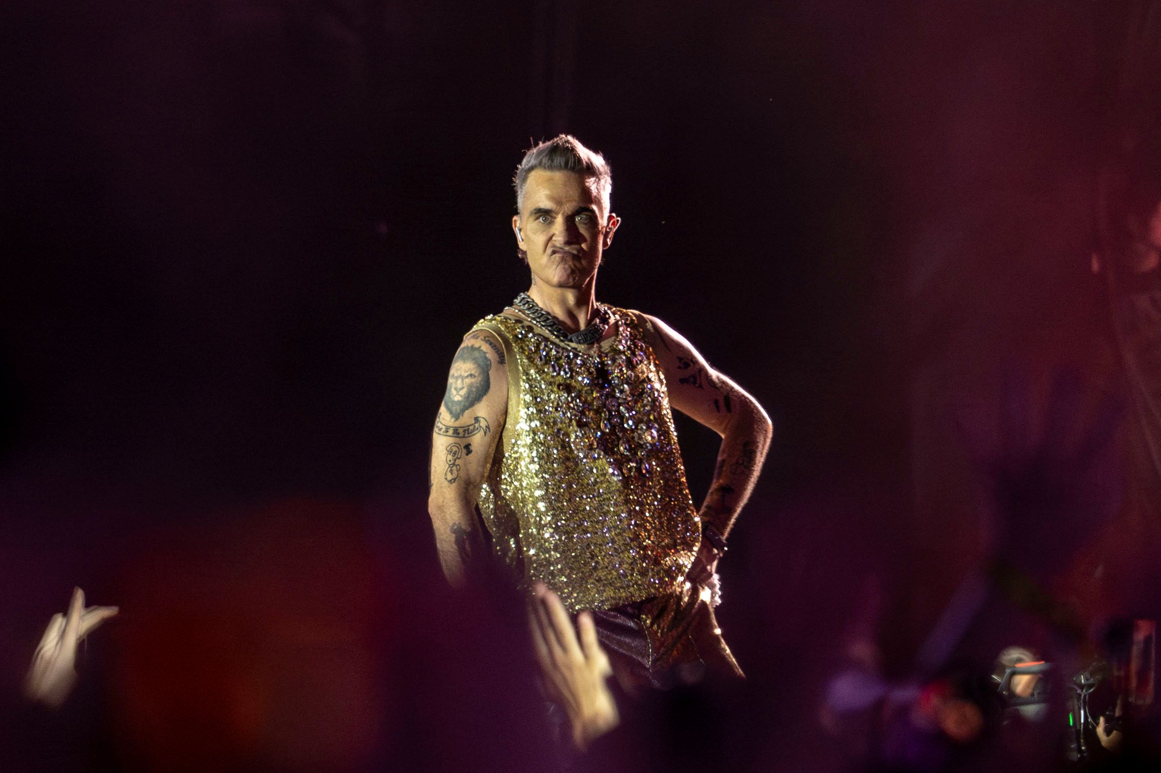 Robbie Williams vend sa villa de Vandoeuvres pour 16 M CHF, perte de 13 M par rapport à l’achat