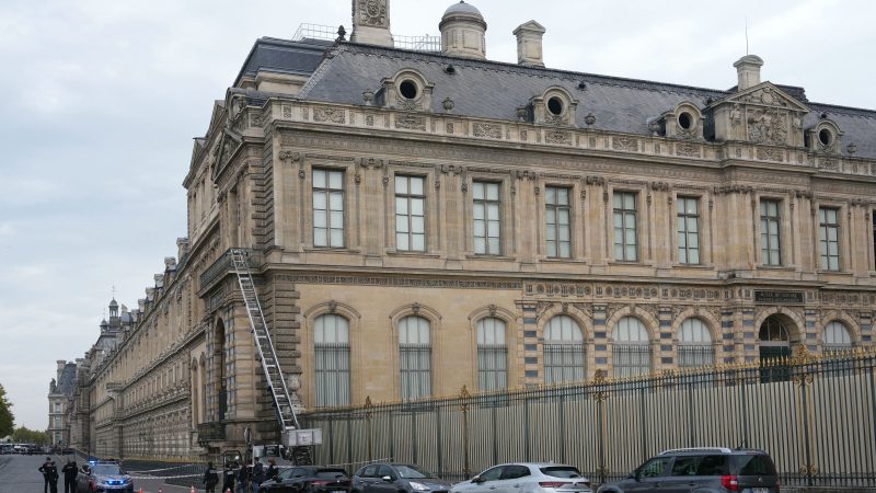 Cambriolage au Louvre: deux suspects en garde à vue dans l’enquête sur les joyaux de la Couronne