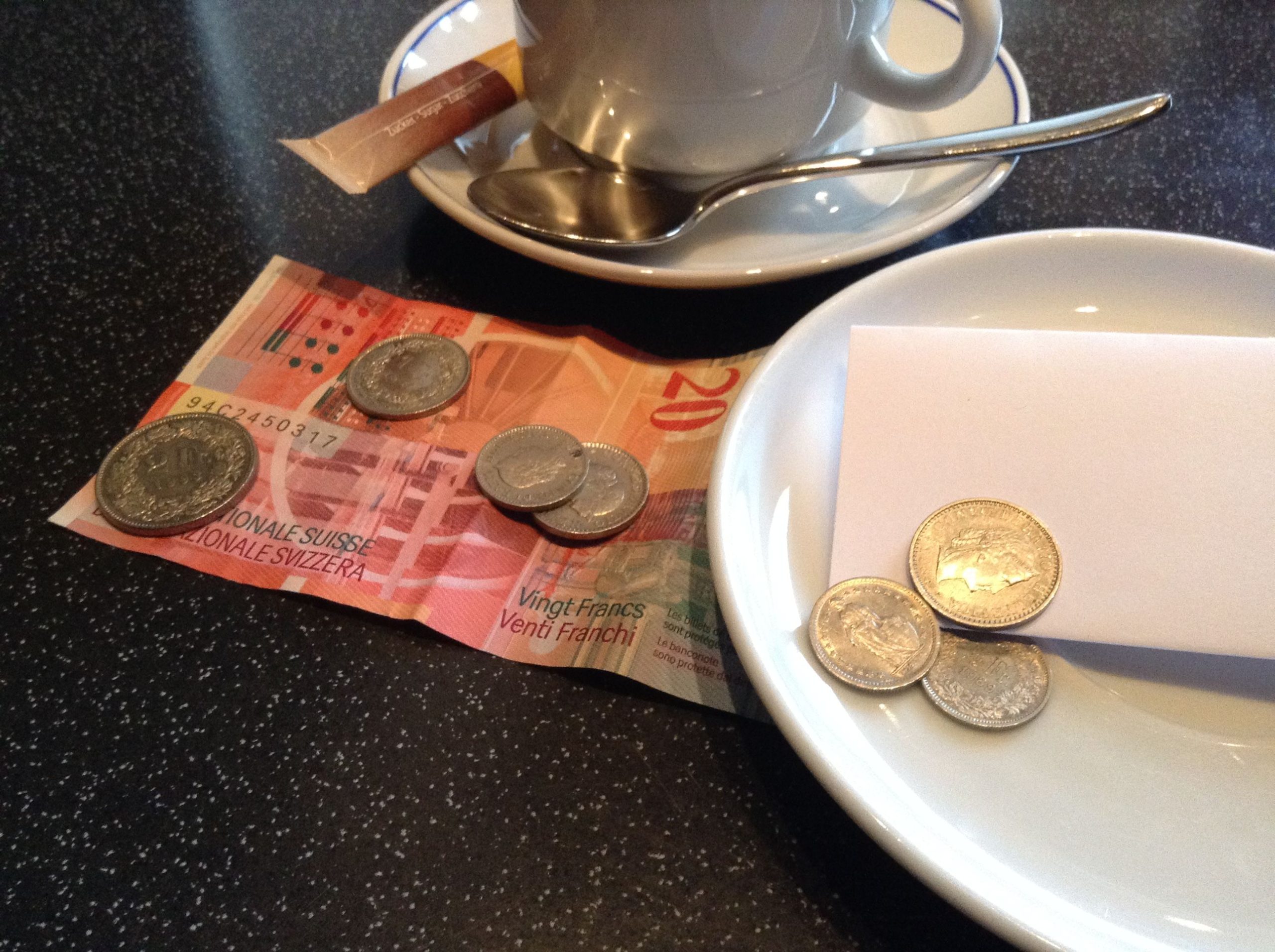 Genève: les cafés et restaurants obligés d’accepter les paiements en espèces après le vote du Grand Conseil