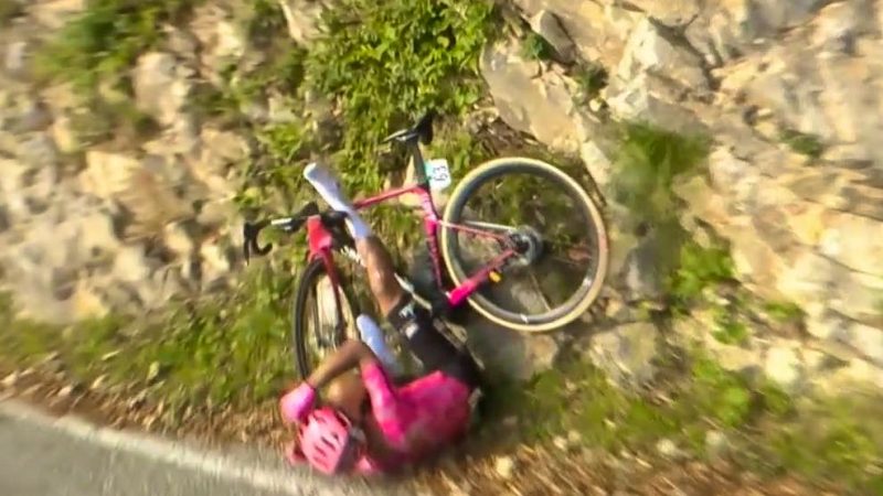 Cyclisme : Carapaz chute au Passo di Ganda lors du Tour de Lombardie, sans fracture; Pogacar remporte le Monument