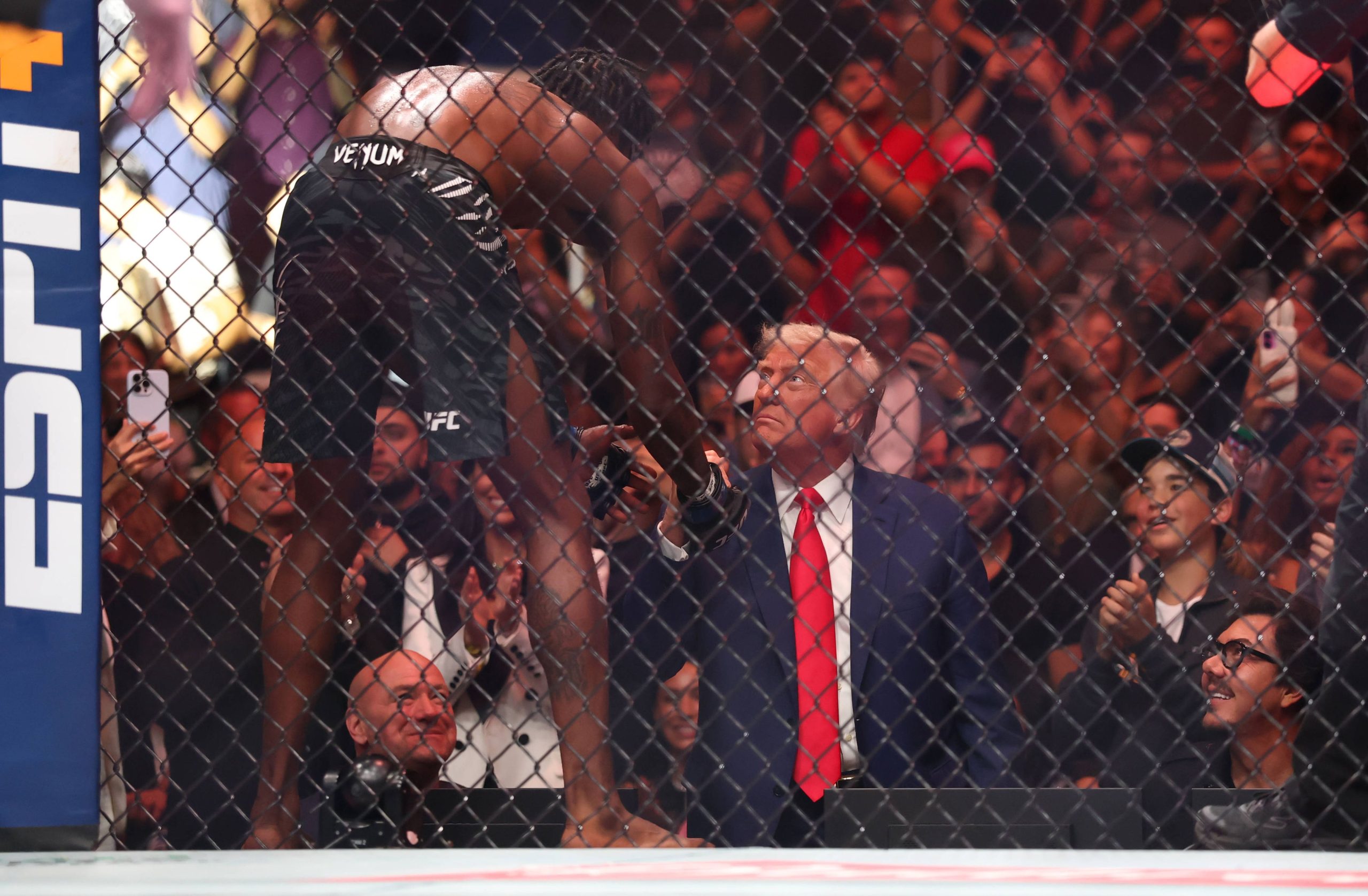 Arts martiaux mixtes: Donald Trump envisage un combat UFC à la Maison-Blanche pour son 80e anniversaire