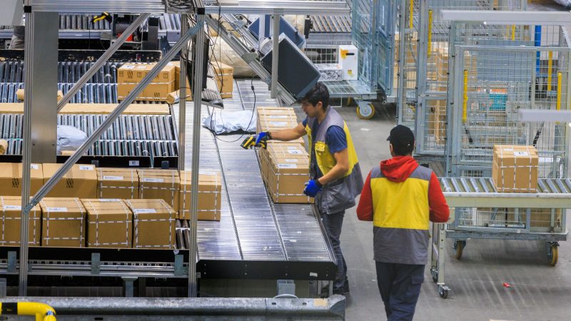 Avenir Suisse propose une réorganisation de La Poste Suisse : transfert au DFF, recentrage des activités et éventuelles cessions