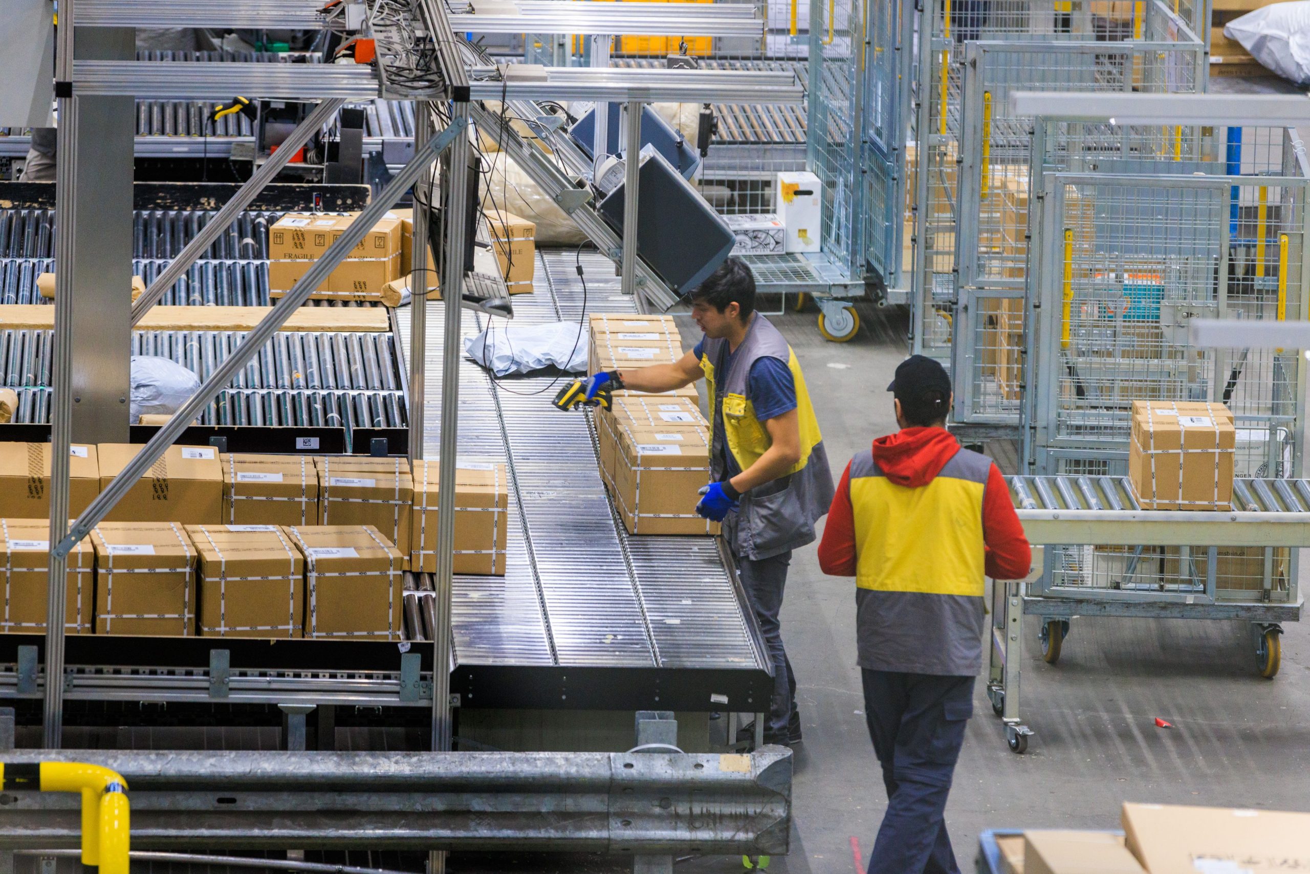 Avenir Suisse propose une réorganisation de La Poste Suisse : transfert au DFF, recentrage des activités et éventuelles cessions