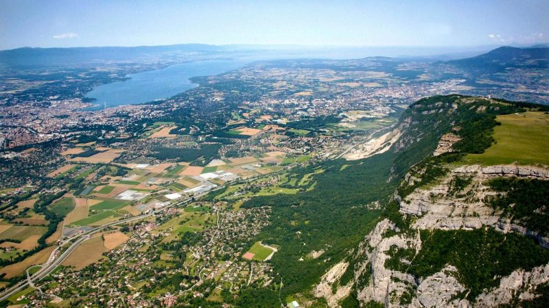 Octobre Rose en Haute-Savoie : 60 sommets éclairés par les pompiers