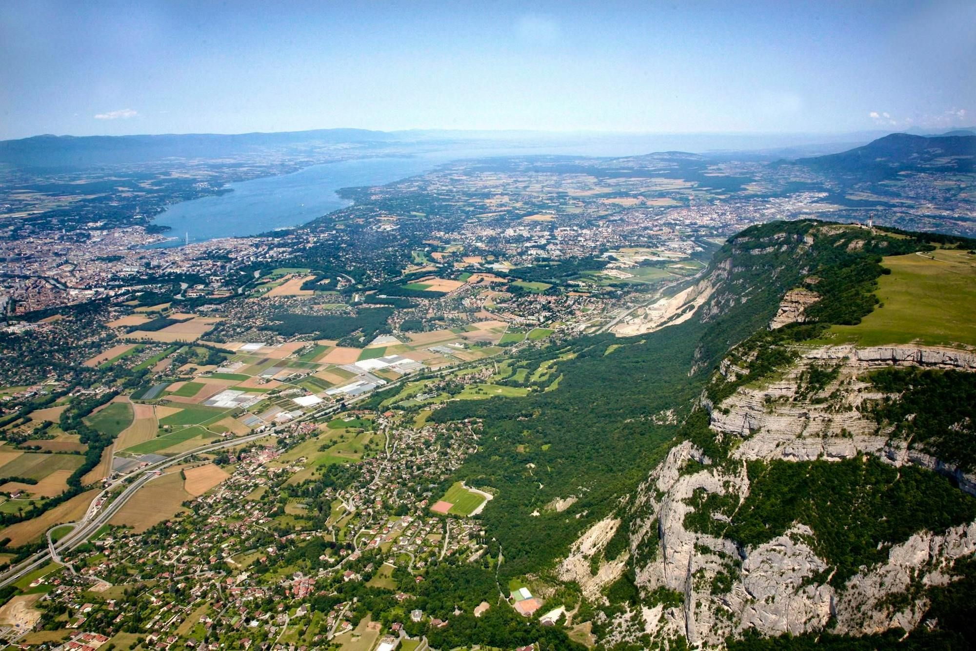 Octobre Rose en Haute-Savoie : 60 sommets éclairés par les pompiers