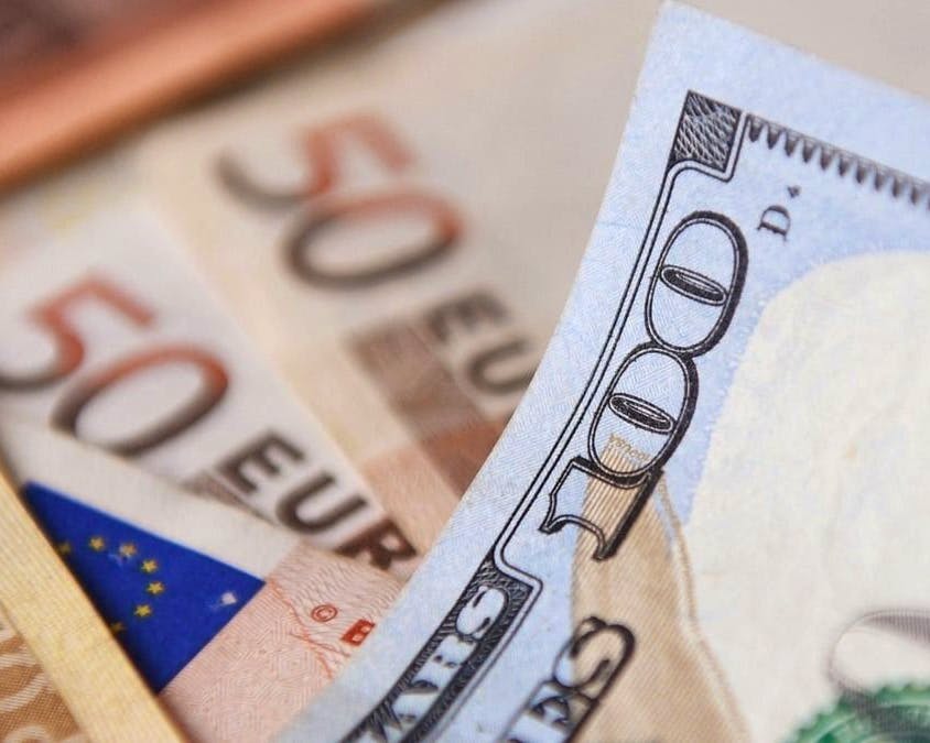 Crise politique en France et volatilité des marchés : l’euro recule et d’autresActualités économiques majeures
