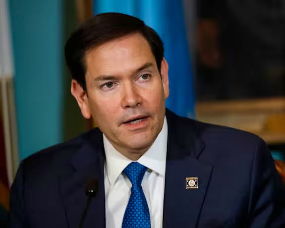 Verstappen s’impose et McLaren disqualifiées : rebondissement dans le championnat