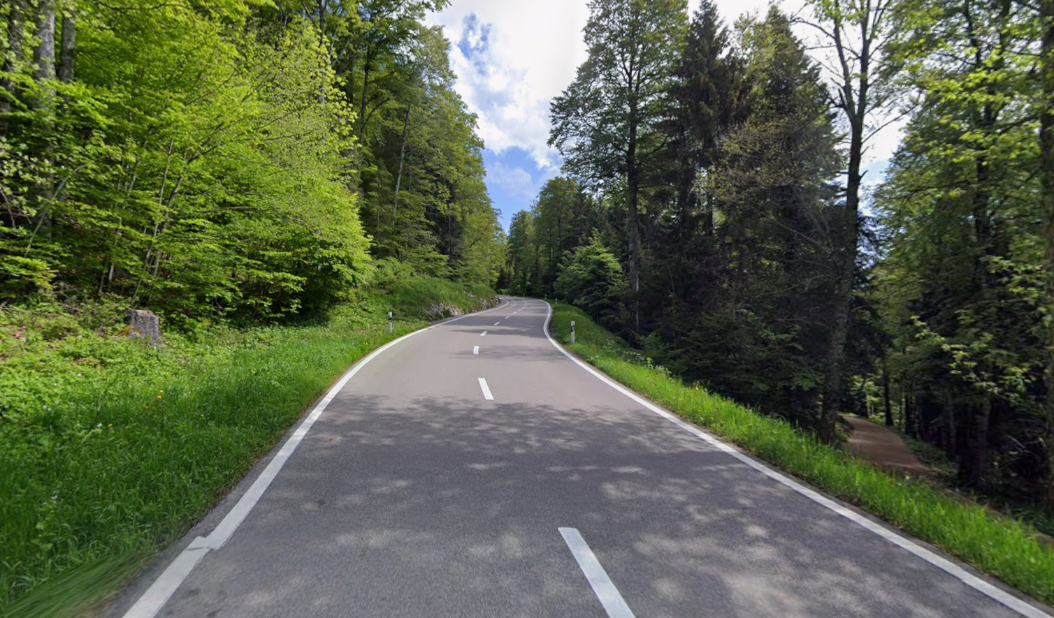 Accident sur la route du Mont-Crosin à Villeret: décès d’un passager et blessure du conducteur