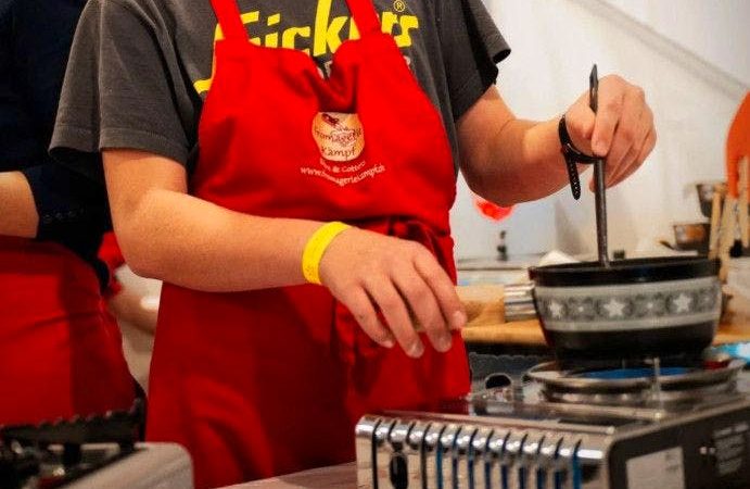 Mondial de fondue à Tartegnin : Benedikt Wüthrich sacré double champion dans la catégorie Professionnels