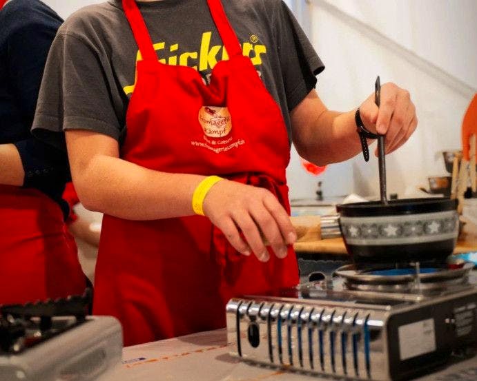 Mondial de fondue à Tartegnin : Benedikt Wüthrich sacré double champion dans la catégorie Professionnels